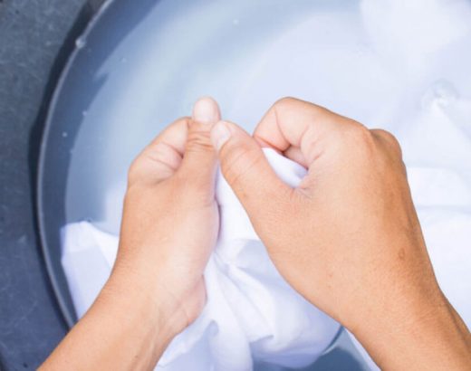 Comment et pourquoi laver le tissu avant de coudre ?